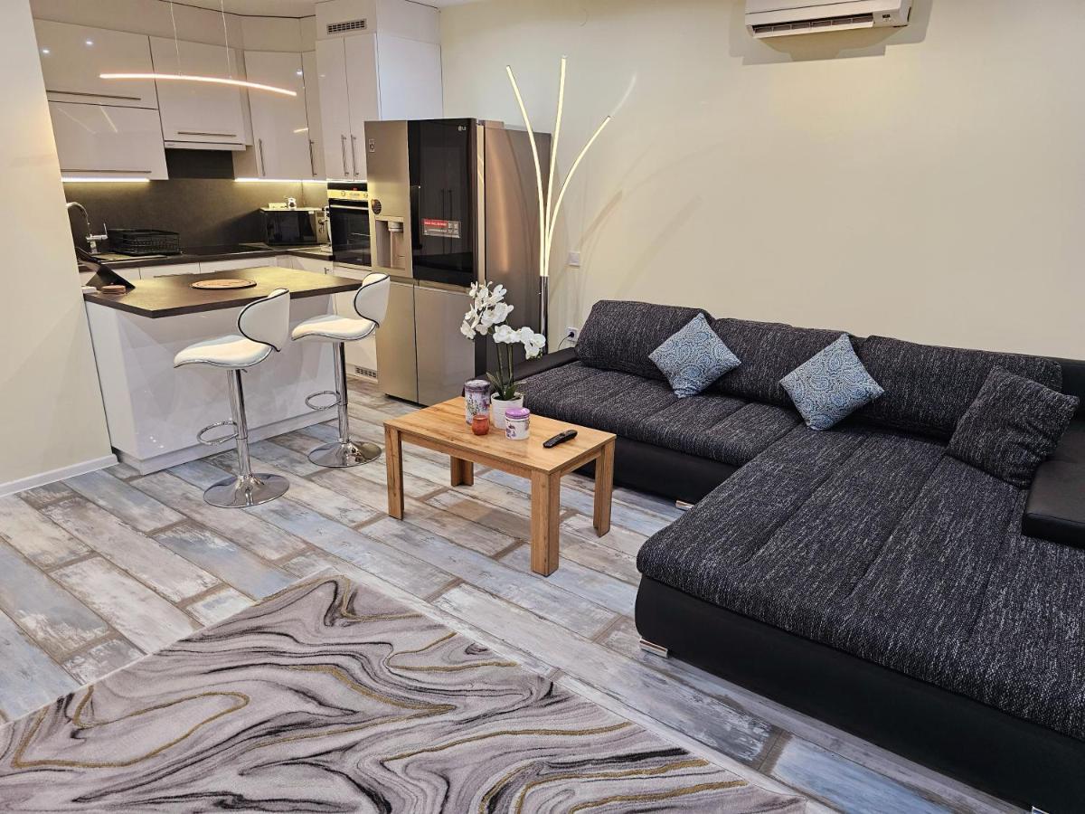 Urban Loft Appartement Salgótarján Buitenkant foto